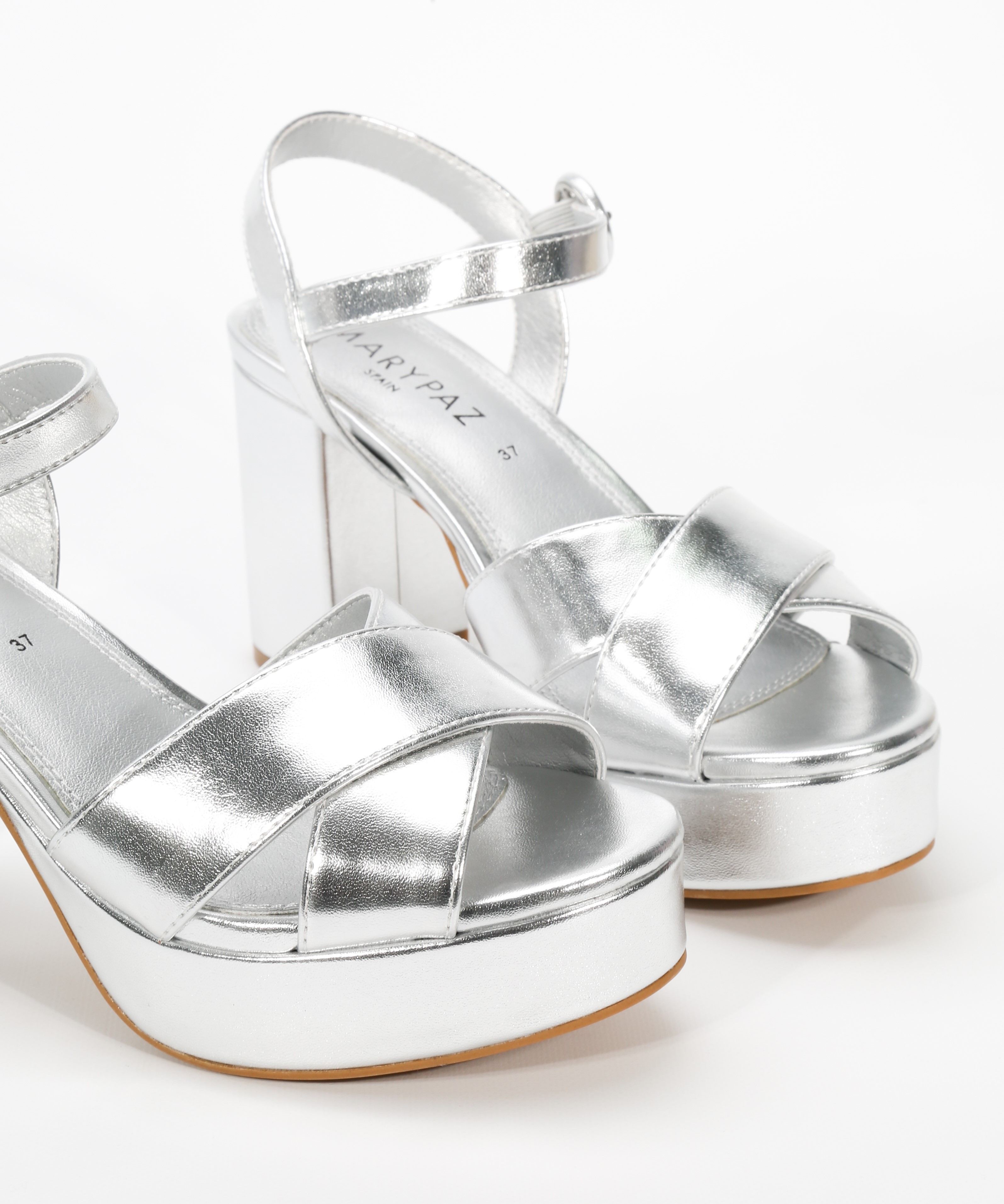 Sand&aacute;lia de salto com tiras cruzadas image number null